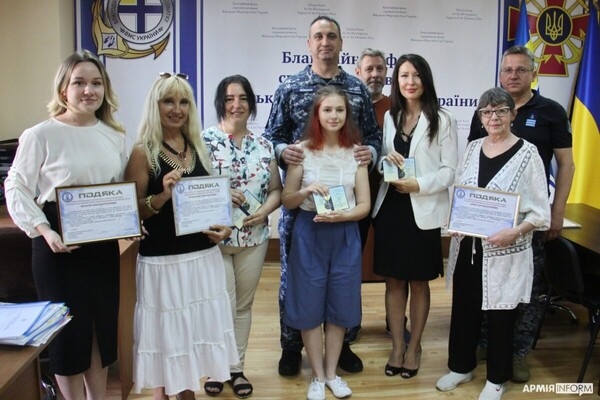 15-летняя волонтер "Мишка" из Одессы получила награду от Главнокомандующего ВСУ
