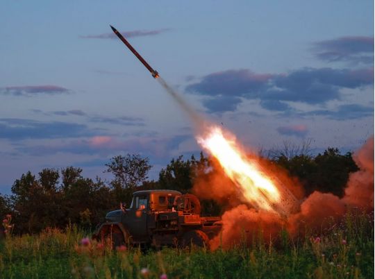 Майже 600 окупантів, 14 артилерійських систем і 24 БПЛА: в Генштабі назвали втрати ворога за добу