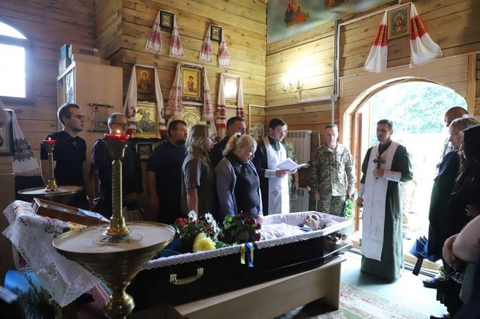 Молодий офіцер впорався із завданням і вивів групу з повного оточення: на щиті повернувся воїн-прикордонник