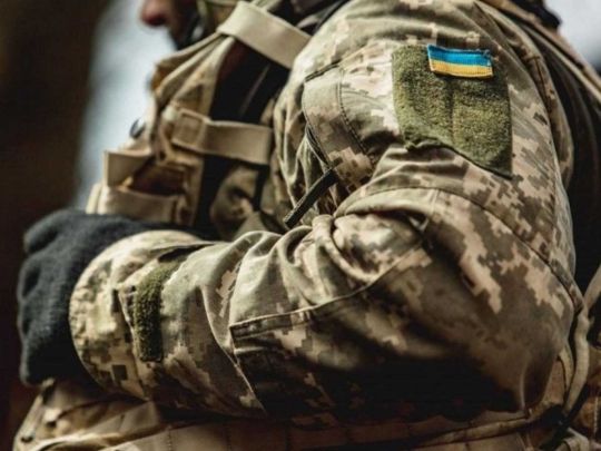 У Кременчуці військового не пускали у кафе через форму, а під Києвом відвідувачку закладу вигнали любителі лепса (відео)