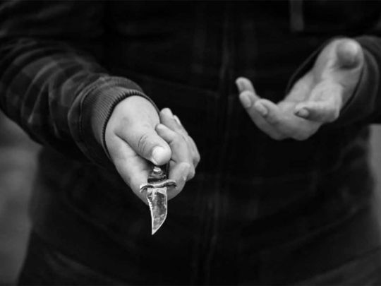Вдарив ножем у серце: в Одесі підліток посеред вулиці вбив молоду жінку