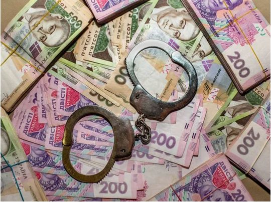 Зловживали службовим становищем: керівництво податкової на Полтавщині допомагало обкрадати бюджет