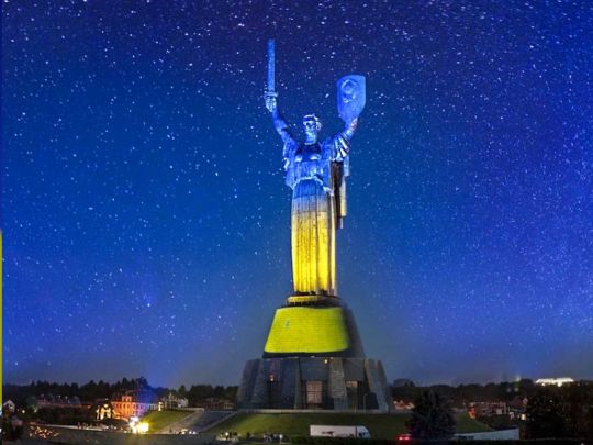 З монумента «Батьківщина-мати» у Києві знімуть герб СРСР: дозвіл регулятора отримано