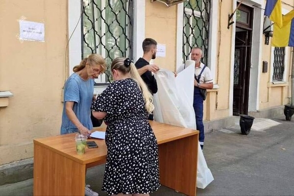 Из-за ночной атаки в Одессе разбиты 1481 окна: где получить пленку