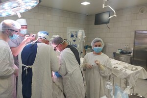 В Одесской области девочка получила серьезную травму от металлических качелей: ей пришлось "собирать" лицо