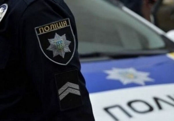 В Одессе отстранили от работы патрульного, который ударил мужчину