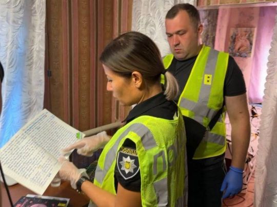 Допоміг щоденник жертви: під Києвом упіймали педофіла, який ґвалтував власну онуку (фото, відео)