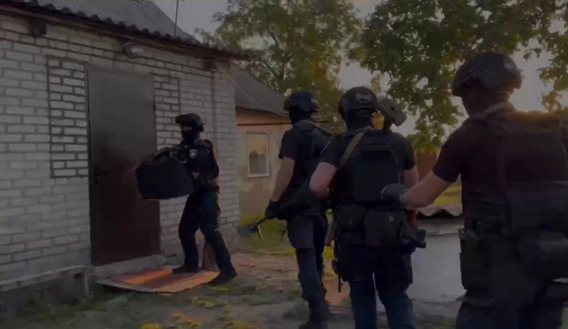 Допоміг щоденник жертви: під Києвом упіймали педофіла, який ґвалтував власну онуку (фото, відео)