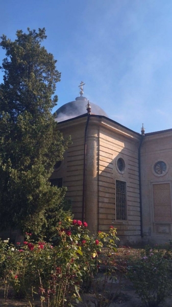 Окупанти двічі обстріляли собор у центрі Херсона: багато поранених (фото)
