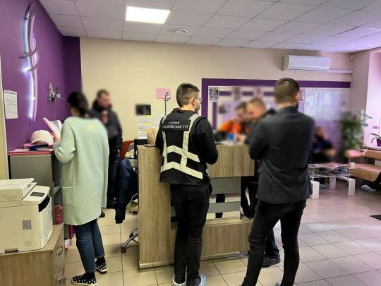 У «банді» — керівники клінік: розкрито схему масового продажу за кордон народжених в Україні дітей (фото)