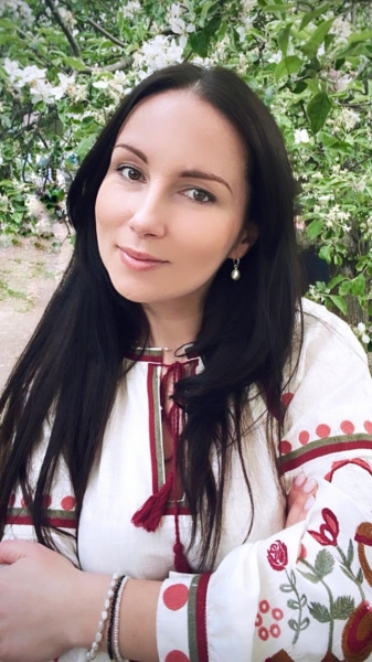 «Вафельні квіти мають неймовірно ніжні напівпрозорі пелюстки», — майстриня з цукрової флористики Олеся Голумбівська