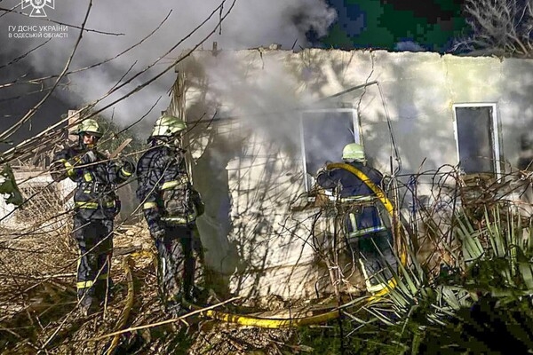Спастели и прокуратура показали последствия вражеской атаки в Одесской области