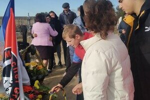 В Одесской области открыли мемориальную доску погибшегому защитнику Ивану Сайтарли В Одесской области открыли мемориальную доску погибшегому защитнику Ивану Сайтарли