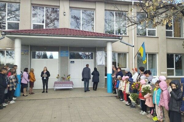 В Одесской области открыли мемориальную доску погибшегому защитнику Ивану Сайтарли В Одесской области открыли мемориальную доску погибшегому защитнику Ивану Сайтарли