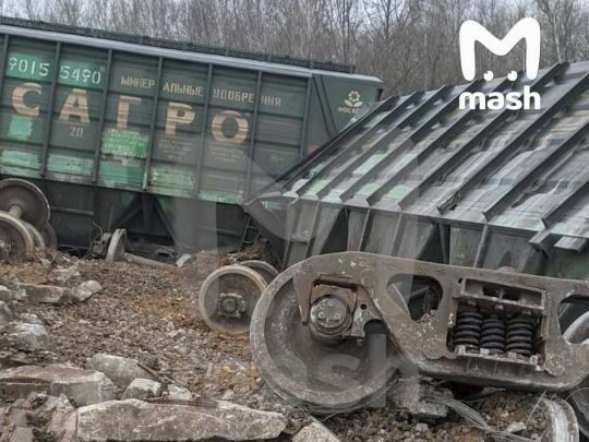 Безпілотники атакували військове&nbsp;КБ у&nbsp;Підмосков'ї та&nbsp;пороховий завод під Тамбовом, а&nbsp;в&nbsp;Рязані пущено під укіс потяг,&nbsp;&mdash; росЗМІ (фото, відео)