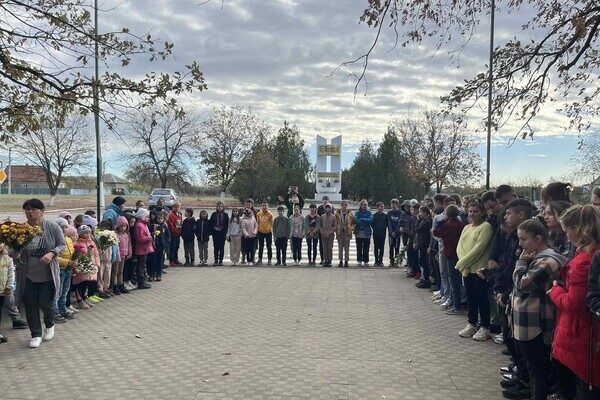В Одесской области открыли мемориальную доску погибшегому защитнику Ивану Сайтарли В Одесской области открыли мемориальную доску погибшегому защитнику Ивану Сайтарли