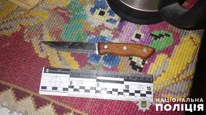 Сімейне застілля в&nbsp;Києві завершилось різаниною: теща вдарила затя в&nbsp;живіт ножем