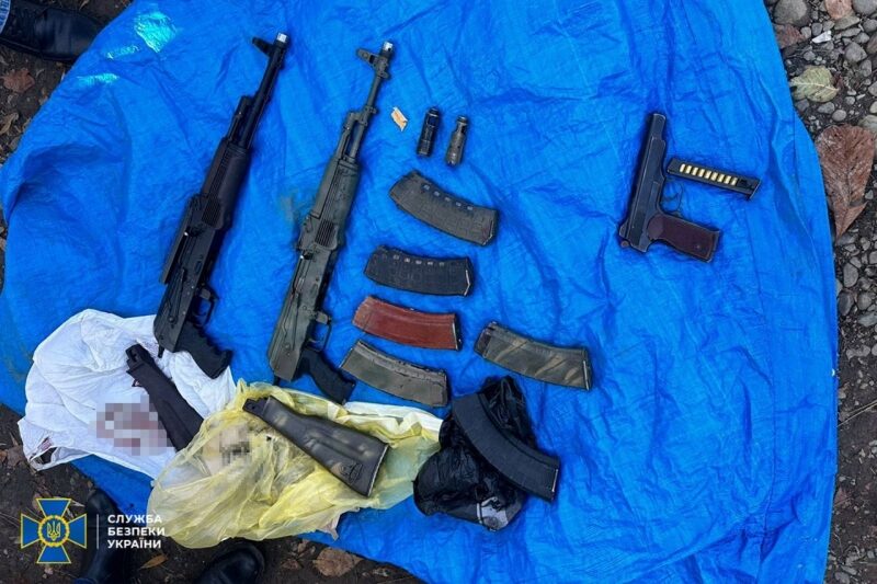 Трофейна зброя бандитам не&nbsp;дісталася: у&nbsp;Західній Україні СБУ перехопила &laquo;стволи&raquo; із&nbsp;зони бойових дій (фото)