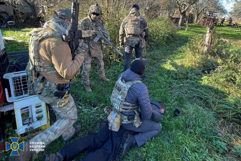 Трофейна зброя бандитам не&nbsp;дісталася: у&nbsp;Західній Україні СБУ перехопила &laquo;стволи&raquo; із&nbsp;зони бойових дій (фото)