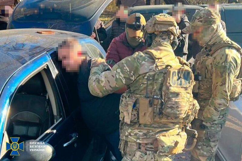 Трофейна зброя бандитам не&nbsp;дісталася: у&nbsp;Західній Україні СБУ перехопила &laquo;стволи&raquo; із&nbsp;зони бойових дій (фото)