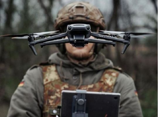 Потрібні люди з джойстиками, а не з автоматами: Бутусов розповів, як змінити ситуацію на фронті