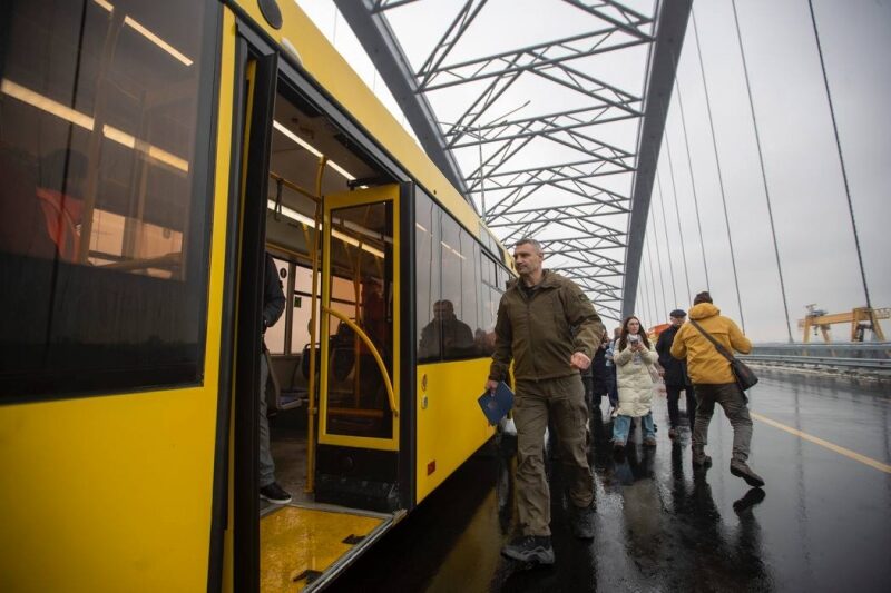 У&nbsp;Києві відкрили рекордний за&nbsp;довжиною міст, але не&nbsp;всі мешканці столиці зможуть ним скористатися (фото)