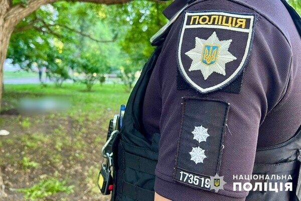 В Одессе в парке обнаружили тело мужчины рядом с обломками гранаты
