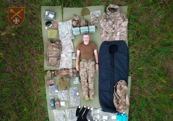 Распаковка, чек: в ВСУ показали вещи, которые получит военная в случае мобилизации