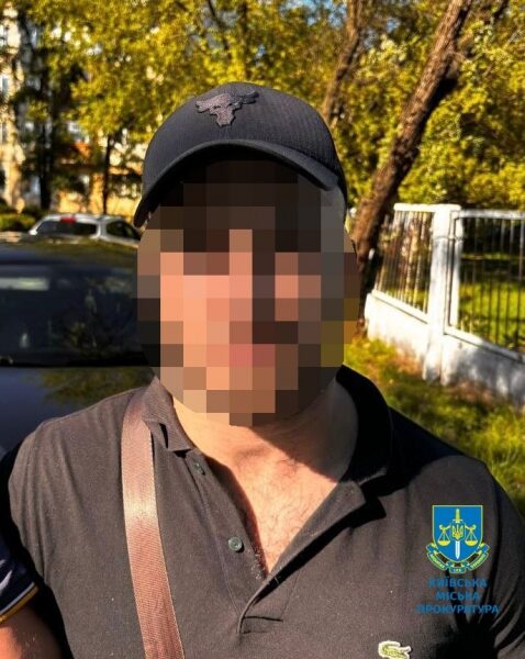 В&nbsp;столиці жінці розпилили в&nbsp;обличчя сльозогінний газ та&nbsp;відібрали 3 млн гривень (фото)
