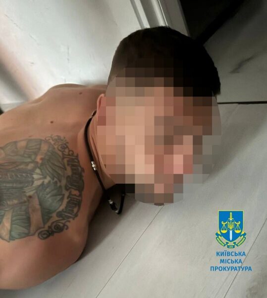 В&nbsp;столиці жінці розпилили в&nbsp;обличчя сльозогінний газ та&nbsp;відібрали 3 млн гривень (фото)
