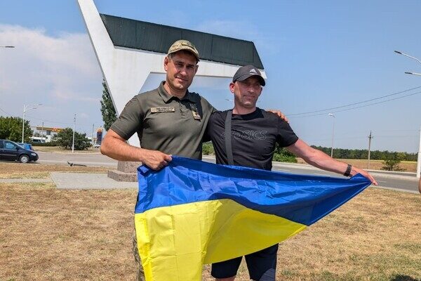 Более двух лет в плену: в Одесскую область вернулись четверо защитников Змеиного Более двух лет в плену: в Одесскую область вернулись четверо защитников Змеиного