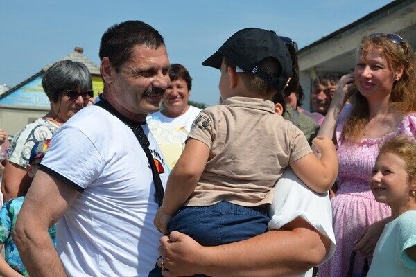 Более двух лет в плену: в Одесскую область вернулись четверо защитников Змеиного Более двух лет в плену: в Одесскую область вернулись четверо защитников Змеиного