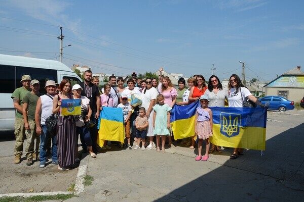 Более двух лет в плену: в Одесскую область вернулись четверо защитников Змеиного Более двух лет в плену: в Одесскую область вернулись четверо защитников Змеиного