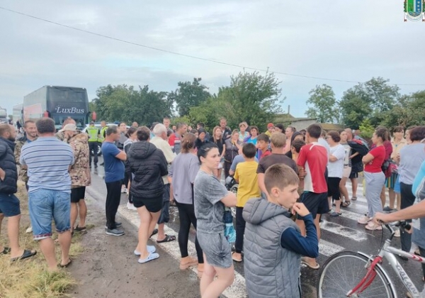 В Одесской области люди перекрыли дорогу после ДТП, в котором погиб шестилетний ребенок