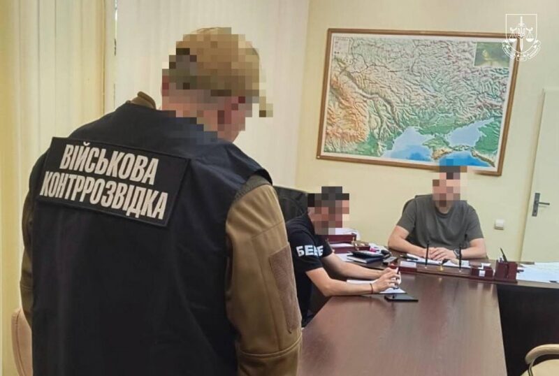 Близько 30 чиновників затримано у справі про розкрадання 1,5 млрд гривень, виділених на оборону (фото)