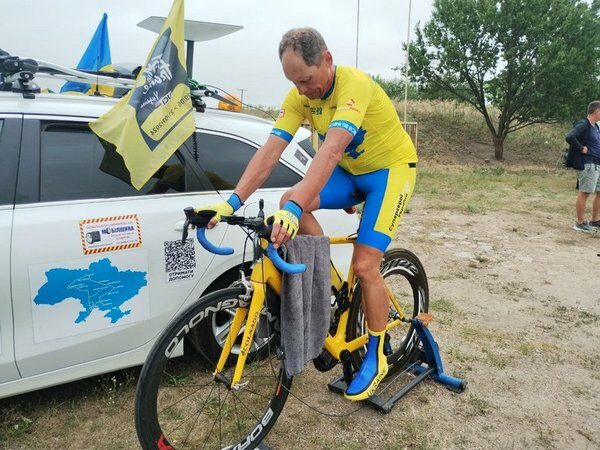 &laquo;Раніше нічого подібного в&nbsp;житті не&nbsp;робив&raquo;: ветеран велоспорту влаштував унікальний марафон для допомоги жителям Херсонщини