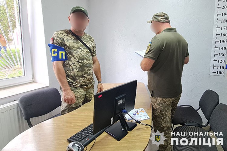 Викрадали та вимагали «викуп»: на Тернопільщині заарештовано банду співробітників ТЦК (фото)