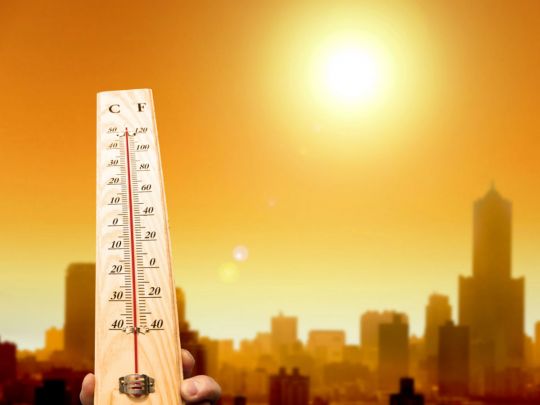 В Україну повертається спека до +40: що буде з відключеннями світла