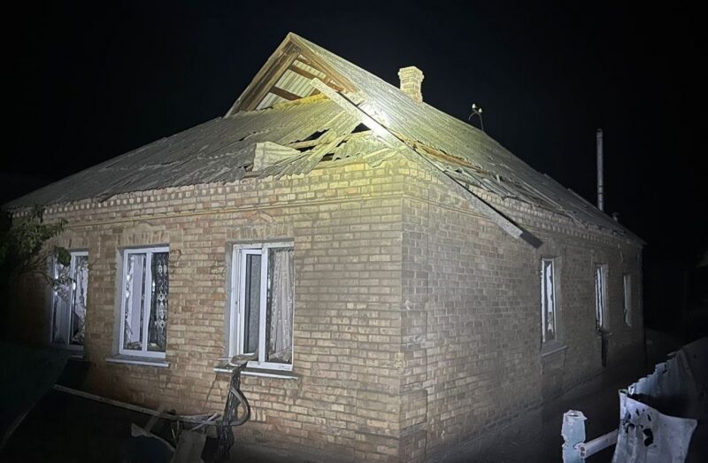Вночі окупанти вдарили по Нікополю з артилерії та атакували дронами: є поранені, багато руйнувань (фото)