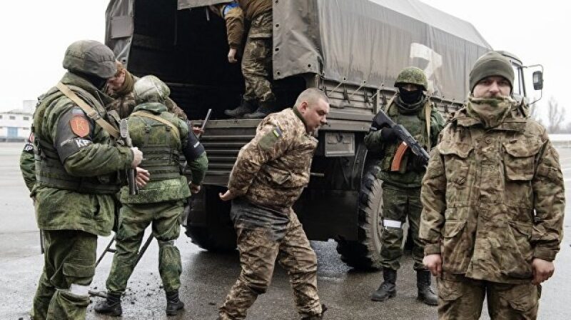Змушували носити військову форму навиворіт: навіть в&nbsp;полоні військовий медик витягав осколки з&nbsp;тіл поранених побратимів