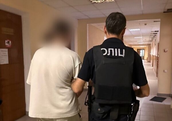 В Аркадии пассажир такси стрелял в авто водителя