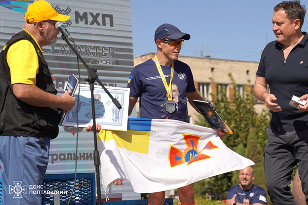 Із сокирою за поясом: як полтавський рятувальник Андрій Гречаний бігав по Черкасах, щоб установити національний рекорд