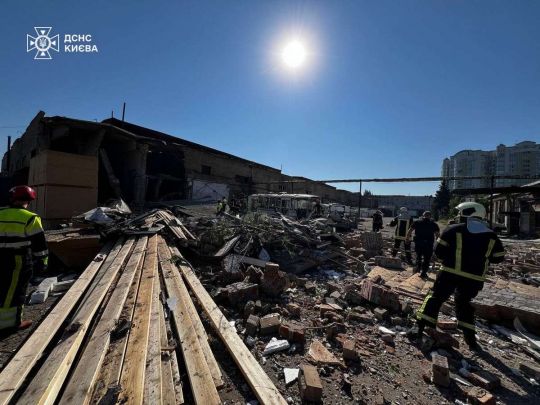 Потужний вибух пролунав у Києві: є загиблі, під завалами можуть бути ще люди (фото, відео)