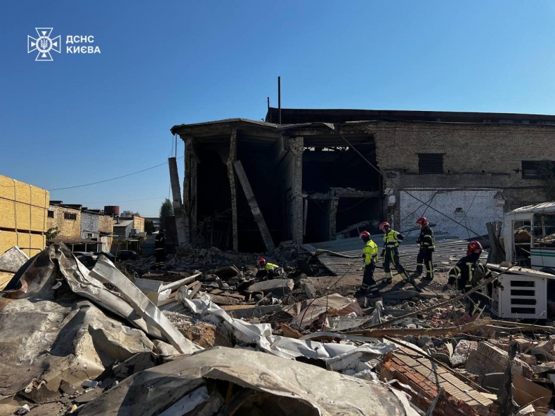 Потужний вибух пролунав у Києві: є загиблі, під завалами можуть бути ще люди (фото, відео)