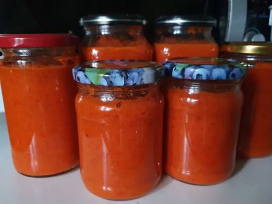 Соус з&nbsp;перцю й&nbsp;баклажанів на&nbsp;зиму: оригінальний македонський рецепт закрутки