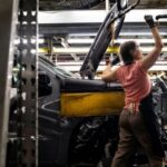 США запретят использование китайских технологий и российского ПО в автомобилях