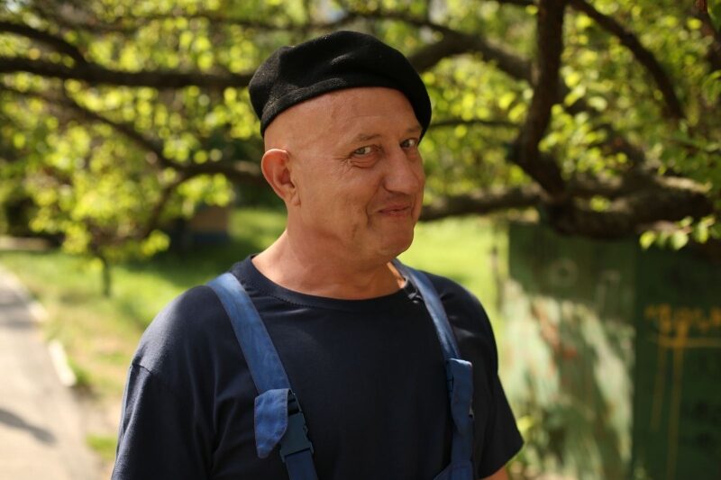 &laquo;Таскав мішки з&nbsp;піском, будував барикади&raquo;: зірка &laquo;Дільничного з&nbsp;ДВРЗ&raquo; та&nbsp;&laquo;Розтин покаже&raquo; про життя під час великої війни