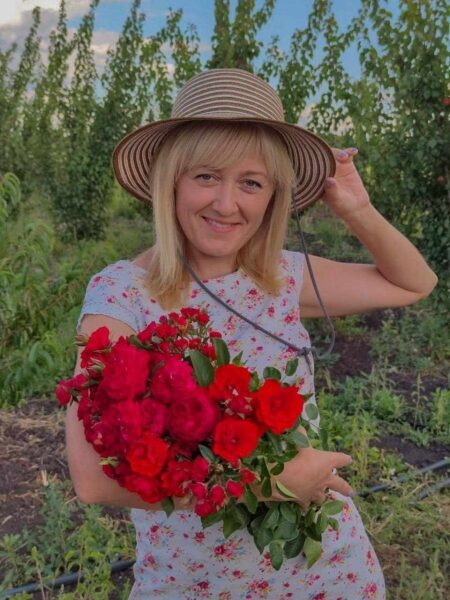 &laquo;Троянда з&nbsp;пелюстками блакитно-лавандового відтінку має лавандовий аромат&raquo;,&nbsp;&mdash; трояндарка Надія Доля