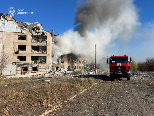 Багатоквартирний будинок та будівля готелю частково зруйновані внаслідок атаки на Старокостянтинів