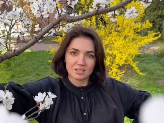 Рішення ухвалилося за один день: відома співачка терміново залишила Україну